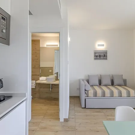 Elegant Near La Pelosa סטינטינו